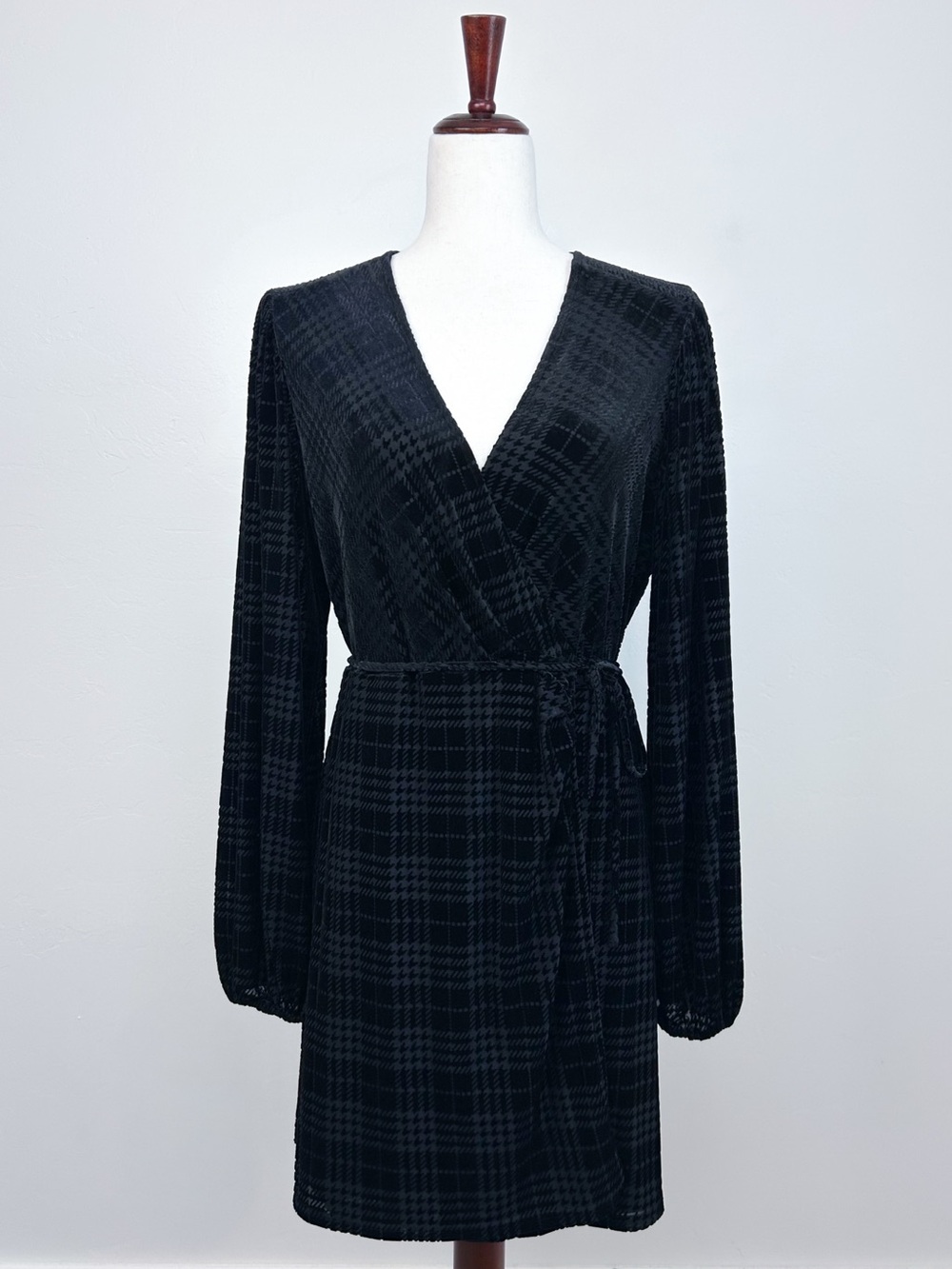 Gianni Bini Black Velvet Houndstooth Plaid Long Sleeve V-Neck Wrap Dress MEDIUM